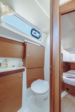 Oceanis 38.1 in Marmaris / Netsel Marmaris Marina thumbnail 14