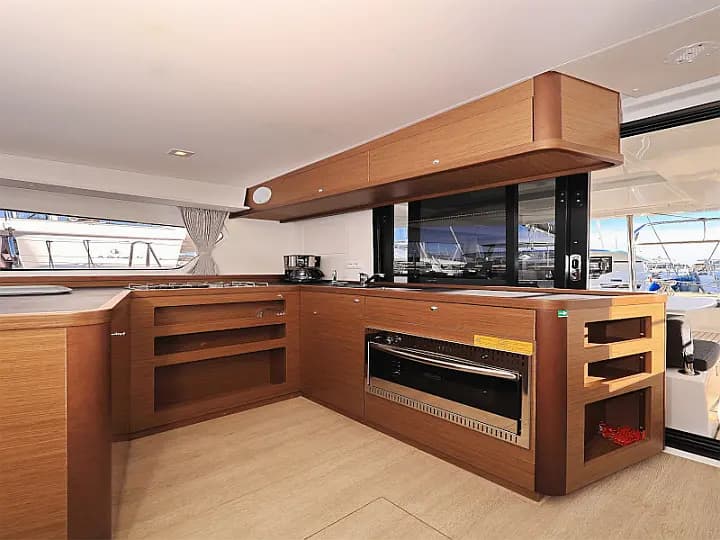 Lagoon 42 in Sukošan / D-Marin Dalmacija Marina - Photo 4