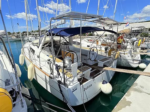 Oceanis 38 in Sukošan / D-Marin Dalmacija Marina - image 1