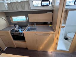Oceanis 38 in Sukošan / D-Marin Dalmacija Marina thumbnail 11