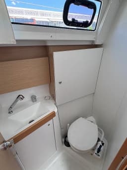 Oceanis 38 in Sukošan / D-Marin Dalmacija Marina thumbnail 15