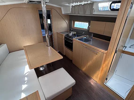 Oceanis 38 in Sukošan / D-Marin Dalmacija Marina - Photo 3