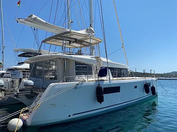 Lagoon 52F in Sardinia / Portisco / Cala dei Sardi - Photo 1