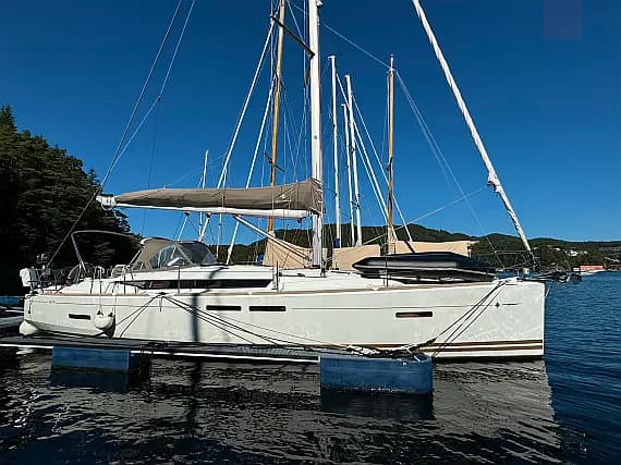 Sun Odyssey 409 in Hjellestad Marina - image 1