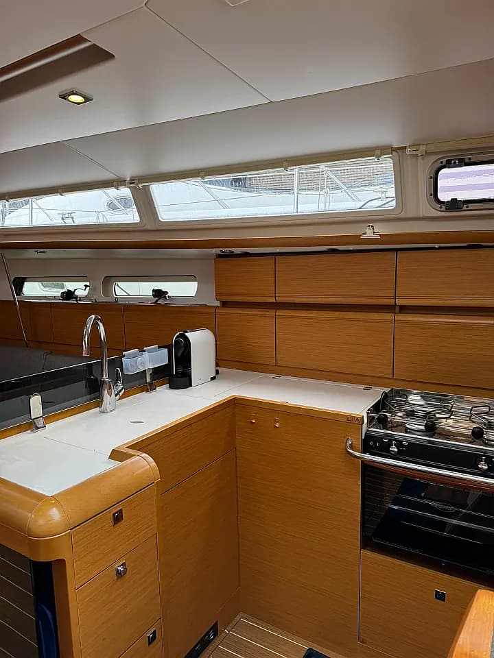 Sun Odyssey 409 in Hjellestad Marina - Photo 4