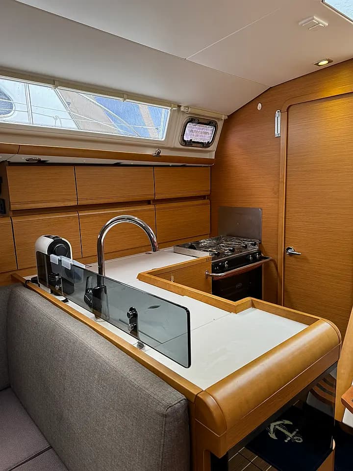 Sun Odyssey 409 in Hjellestad Marina - Photo 5
