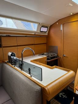 Sun Odyssey 409 in Hjellestad Marina thumbnail 4