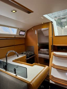 Sun Odyssey 409 in Hjellestad Marina thumbnail 7