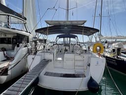 Oceanis 54 in Lavrion Main Port thumbnail 2