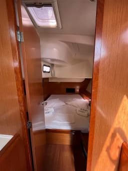 Oceanis 54 in Lavrion Main Port thumbnail 15
