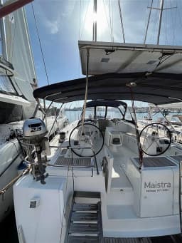 Oceanis 54 in Lavrion Main Port thumbnail 18