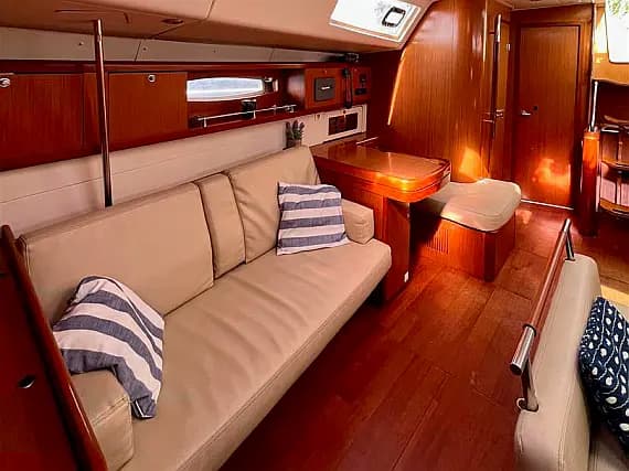 Oceanis 54 in Lavrion Main Port - Photo 4