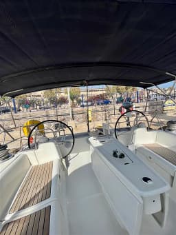 Oceanis 54 in Lavrion Main Port thumbnail 20
