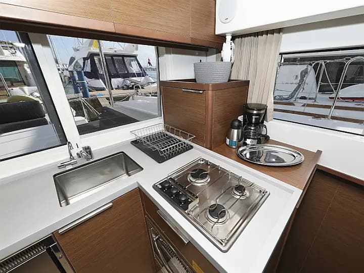 Lagoon 40 in Sukošan / D-Marin Dalmacija Marina - Photo 5