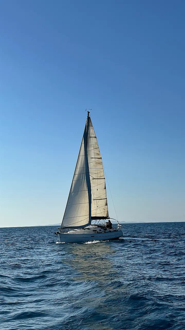 Oceanis 323 in Punta Ala - Photo 4