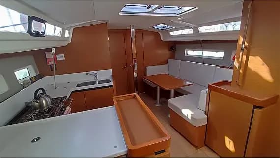 Sun Odyssey 440 in Volos / Port of Volos - Photo 3