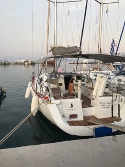 Oceanis 37 in Paros port thumbnail 6
