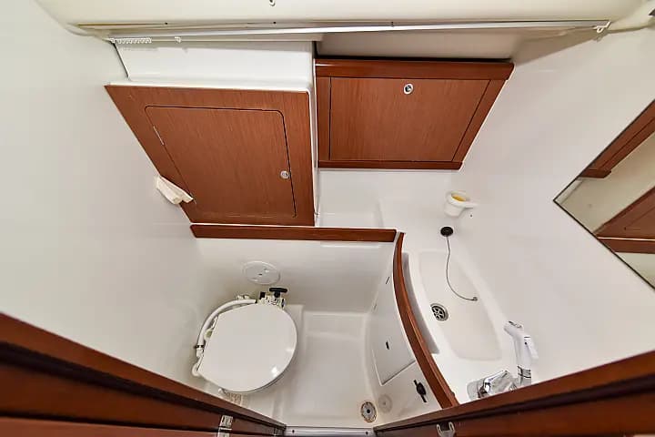 Oceanis 43 in Sukošan / D-Marin Dalmacija Marina - Photo 5