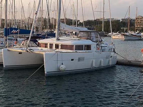 Lagoon 400 S2 in Lavrion Main Port - Photo 1