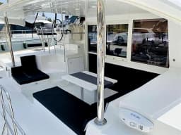 Lagoon 400 S2 in Ibiza / Santa Eulària des Riu / Marina Santa Eulalia thumbnail 8