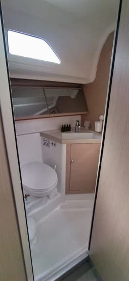 Oceanis 40.1 in Lavrion Main Port thumbnail 18