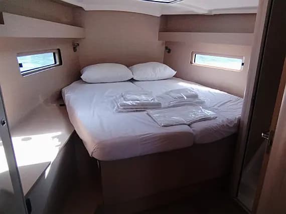 Oceanis 40.1 in Lavrion Main Port - Photo 3