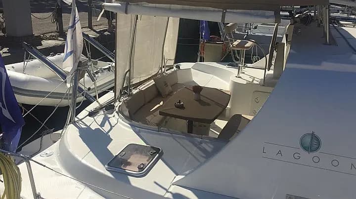 Lagoon 440 in Naples / Darsena Acton - Photo 5