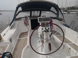 Oceanis 393 in Lefkada / D-Marin Marina Lefkas thumbnail 9