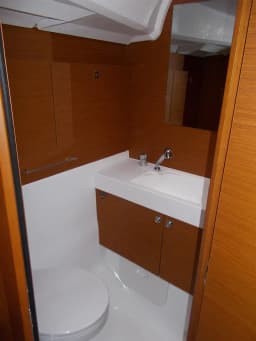 Sun Odyssey 519 in Tropea / Porto di Tropea thumbnail 12
