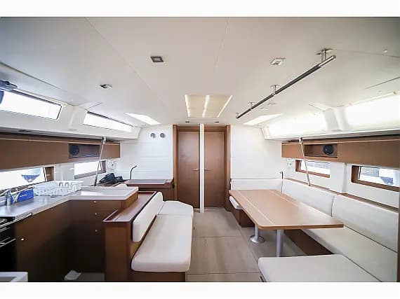 Oceanis 51.1 in Sardinia / Olbia / Marina di Olbia - Photo 3