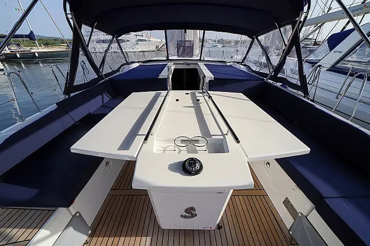 Oceanis 51.1 in Sardinia / Olbia / Marina di Olbia - Photo 5