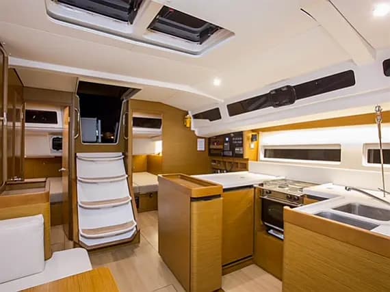 Sun Odyssey 440 in Athens / Alimos Marina - Photo 2