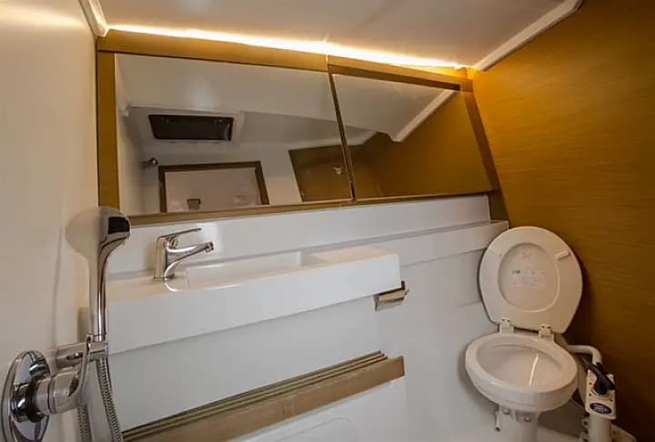 Sun Odyssey 440 in Athens / Alimos Marina - Photo 3