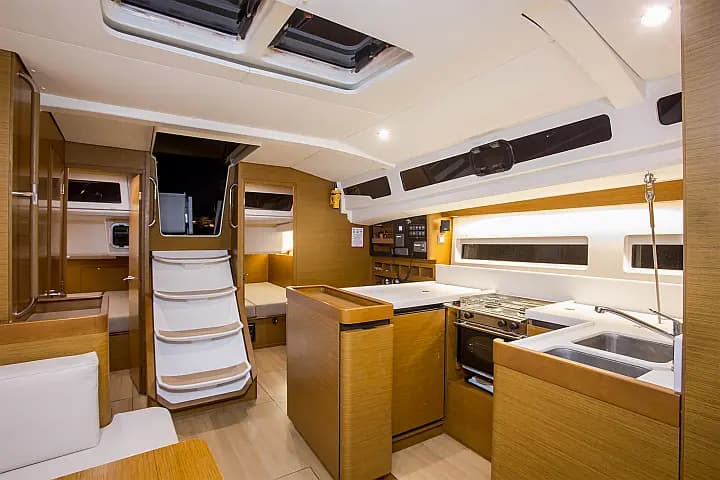 Sun Odyssey 440 in Athens / Alimos Marina - Photo 4