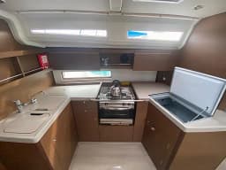 Oceanis 40.1 in Lefkada / D-Marin Marina Lefkas thumbnail 2