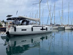 Oceanis 40.1 in Lefkada / D-Marin Marina Lefkas thumbnail 5