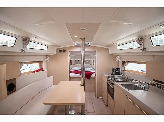 Oceanis 38.1 in Sicily / Trapani - Photo 2
