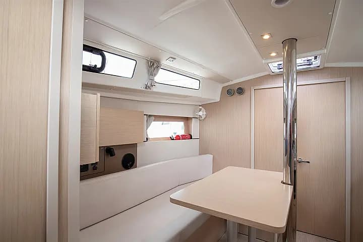 Oceanis 38.1 in Sicily / Trapani - Photo 4