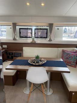 Lagoon 40 in Athens / Alimos Marina thumbnail 4