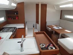 Sun Odyssey 410 in Volos / Port of Volos thumbnail 12