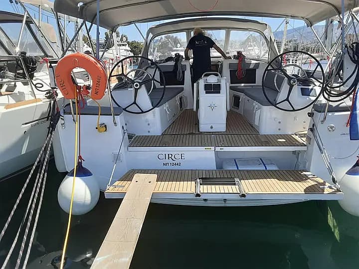 Sun Odyssey 410 in Volos / Port of Volos - Photo 4