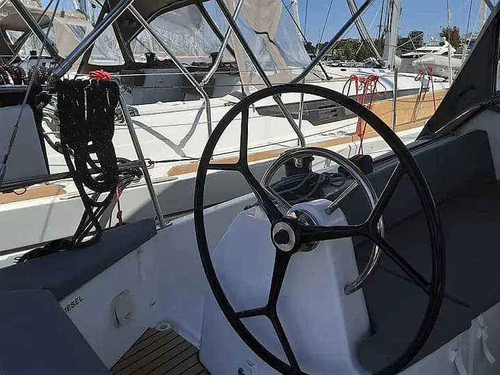 Sun Odyssey 410 in Volos / Port of Volos - Photo 5