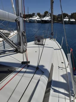Sun Odyssey 410 in Volos / Port of Volos thumbnail 6
