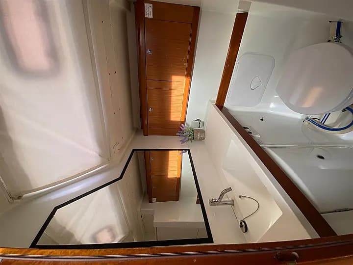 Oceanis 54 in Elefsina / Marina Eleusis - Photo 2
