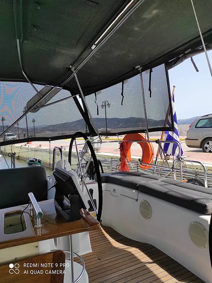 Oceanis 54 in Elefsina / Marina Eleusis - Photo 3