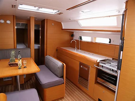 Sun Odyssey 479 in Kaštel Gomilica / Marina Kaštela - Photo 3