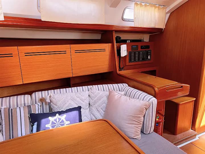 Oceanis 43 in Lefkada / Vliho Yacht Club - Photo 4