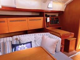 Oceanis 43 in Lefkada / Vliho Yacht Club thumbnail 3