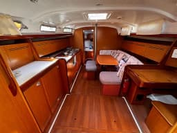 Oceanis 43 in Lefkada / Vliho Yacht Club thumbnail 4