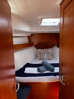 Oceanis 43 in Lefkada / Vliho Yacht Club thumbnail 8